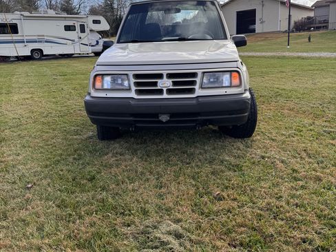 Used 1998 Chevrolet Tracker 4WD Convertible w/ Preferred Equipment Group 2 image 6