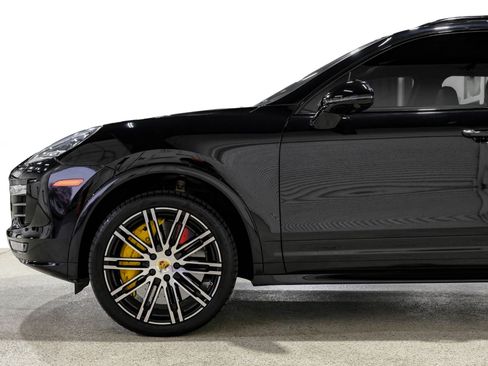 Used 2016 Porsche Cayenne Turbo S image 4
