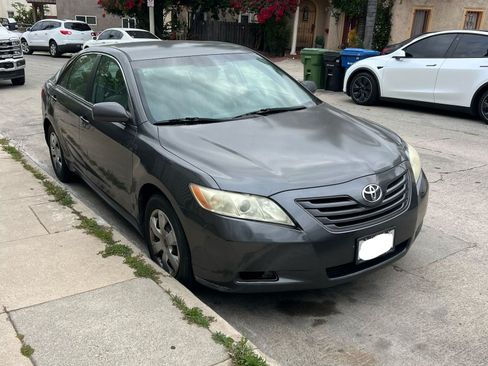 Used 2009 Toyota Camry LE FWD image 2