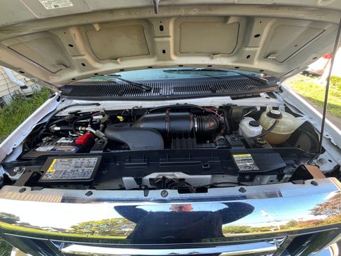 Used 2008 Ford E-350 and Econoline 350 XLT image 2