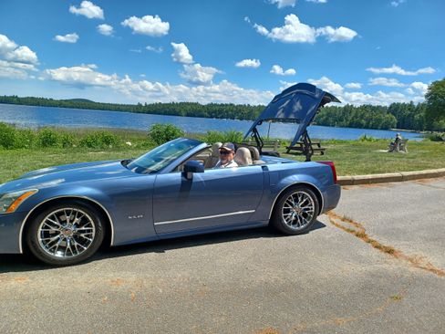 Used 2005 Cadillac XLR RWD image 2