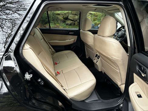 Used 2018 Subaru Outback 2.5i Limited image 12