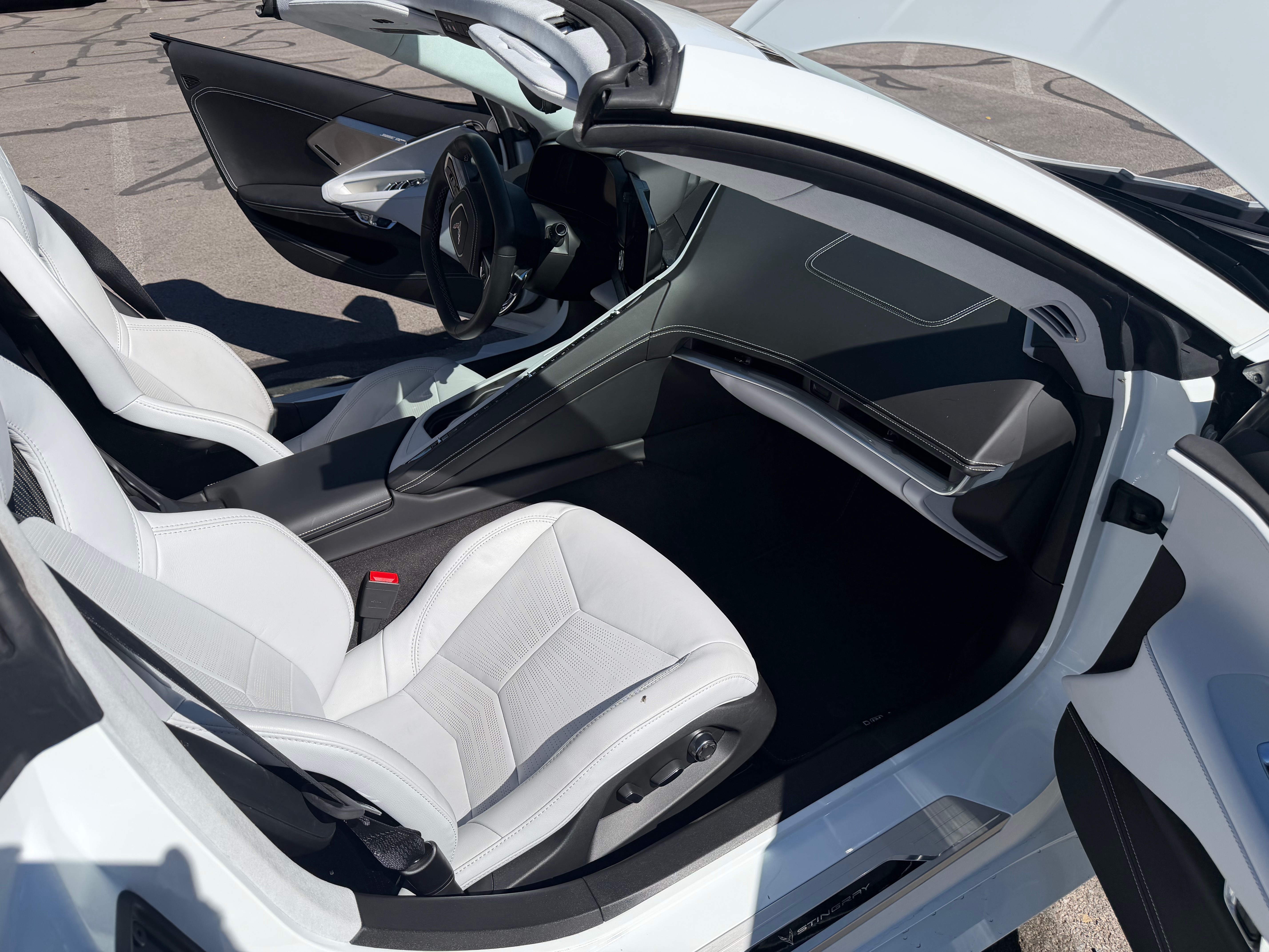 Used 2024 Chevrolet Corvette Stingray Premium Conv w/ Z51 Performance Package RWD image 11