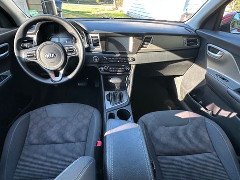 Used 2019 Kia Niro LX image 11