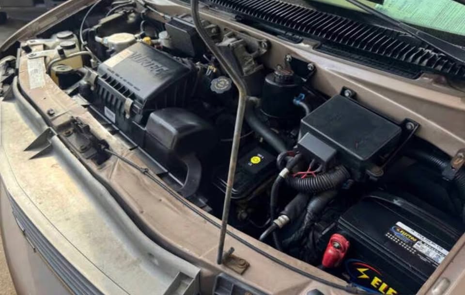 Used 2000 Chevrolet Astro Passenger RWD image 2