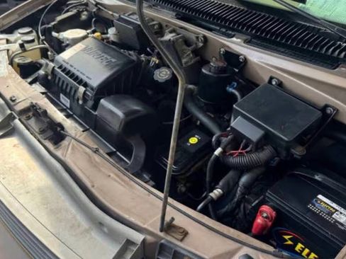 Used 2000 Chevrolet Astro Passenger RWD image 2