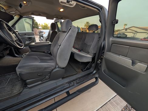 Used 2005 GMC Sierra 1500 SLE w/ Light Duty Power Package AWD/4WD image 18