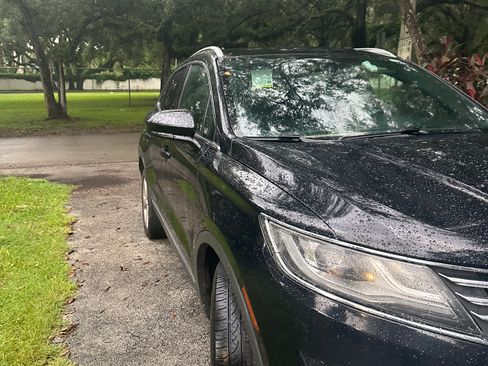 Used 2018 Lincoln MKC Premiere image 3