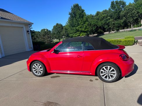 Used 2014 Volkswagen Beetle TDI FWD image 1