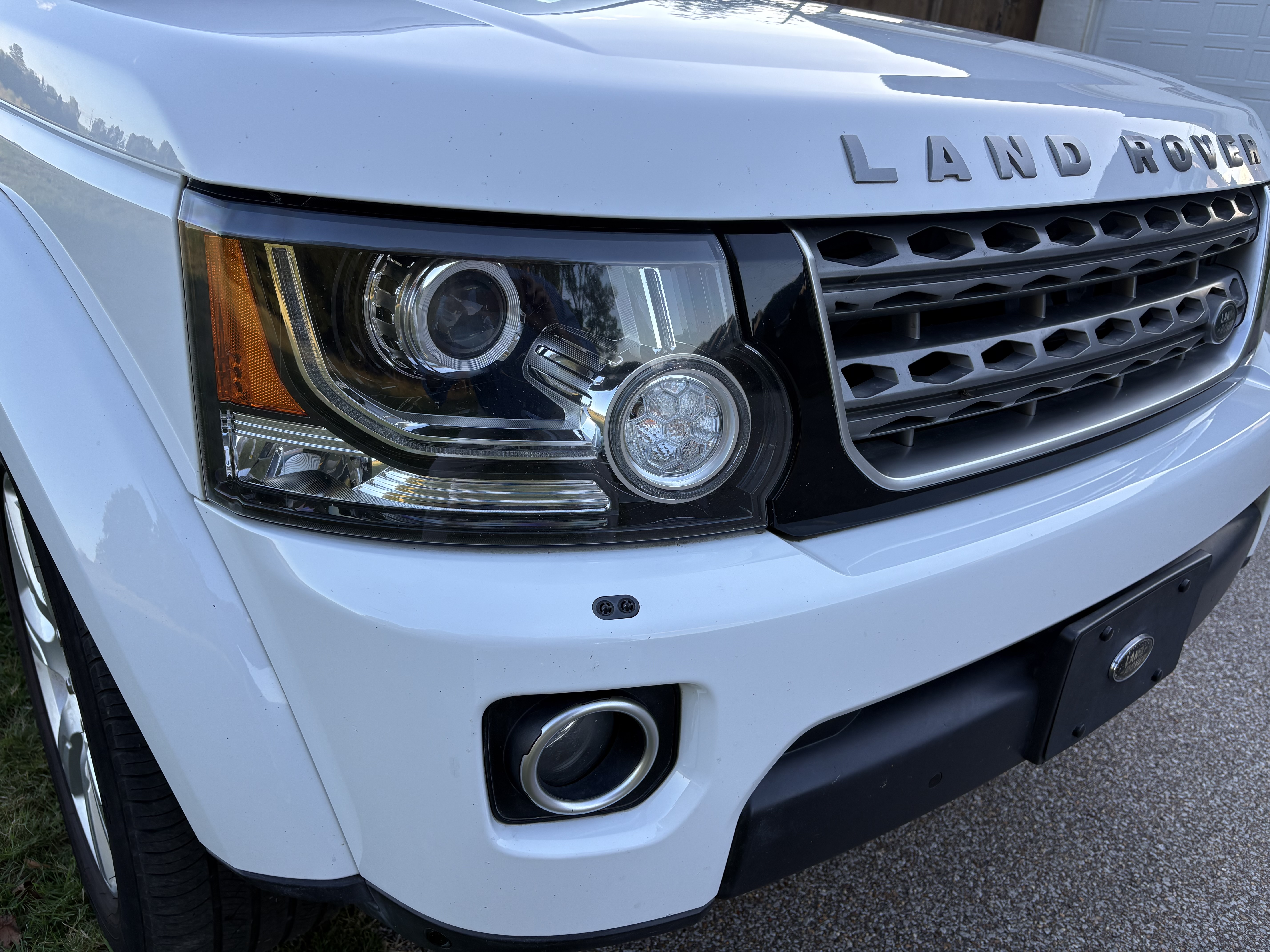 Used 2015 Land Rover LR4 HSE AWD/4WD image 2