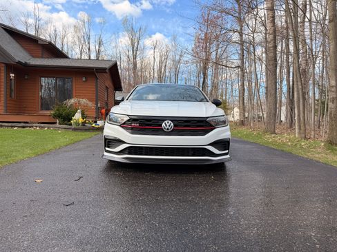 Used 2019 Volkswagen Jetta GLI FWD image 2