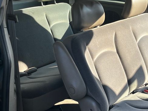 Used 2002 Dodge Caravan SE image 11