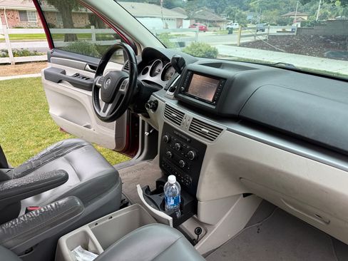 Used 2014 Volkswagen Routan SE image 12
