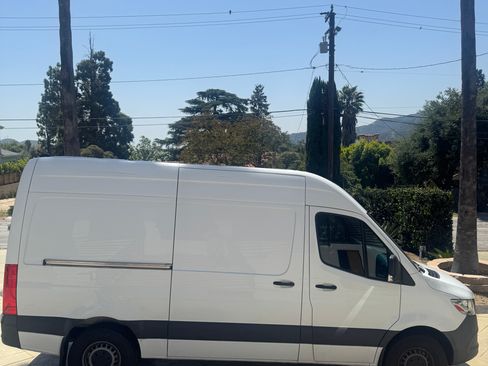 Used 2021 Mercedes-Benz Sprinter 2500 image 11