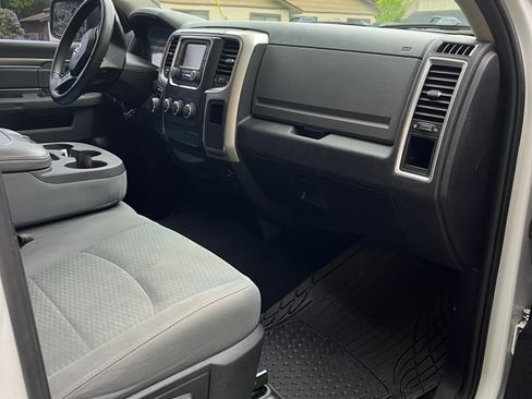 Used 2019 RAM 1500 Classic SLT AWD/4WD image 8
