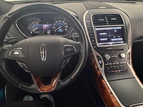 Used 2016 Lincoln MKX Reserve w/ Luxury Package image 10