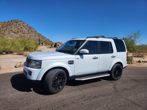 Used 2015 Land Rover LR4 HSE image 1