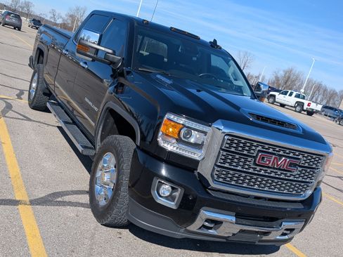 Used 2018 GMC Sierra 3500 Denali w/ Duramax Plus Package image 6