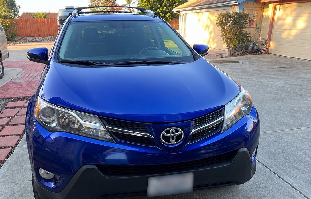 Used 2015 Toyota RAV4 XLE AWD/4WD image 1