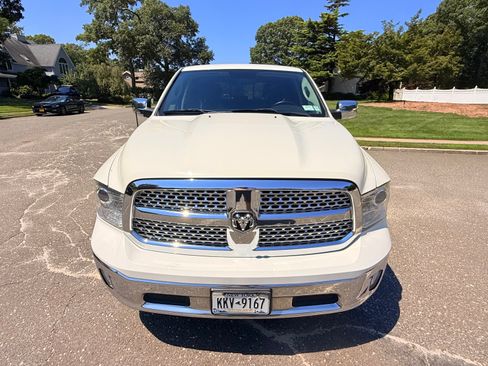 Used 2018 RAM 1500 Laramie AWD/4WD image 1