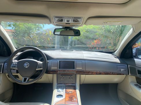 Used 2009 Jaguar XF Premium RWD image 10