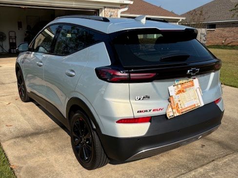 Used 2023 Chevrolet Bolt EUV LT w/ Convenience Package image 5