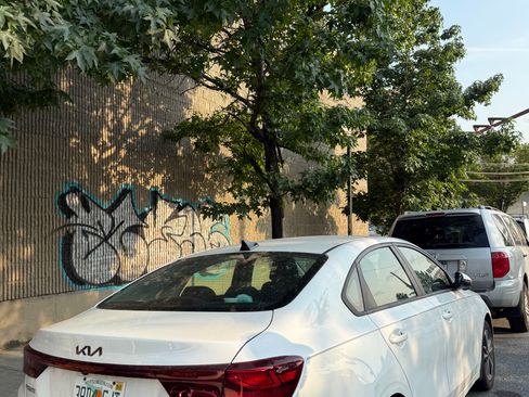Used 2023 Kia Forte LXS w/ LXS Technology Package FWD image 4