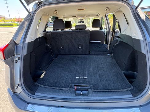 Used 2023 Nissan Rogue SV FWD image 11