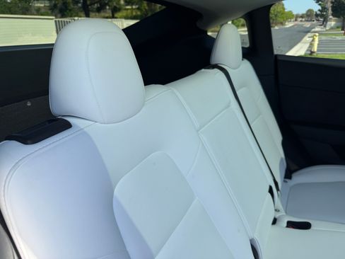 Used 2022 Tesla Model Y Performance image 28