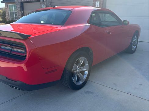 Used 2021 Dodge Challenger SXT image 5