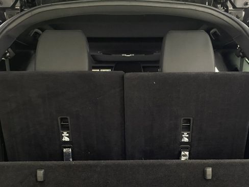 Used 2020 Land Rover Discovery SE image 2