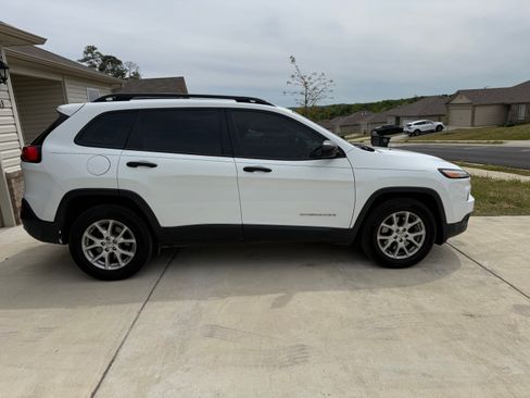 Used 2015 Jeep Cherokee Sport w/ Cold Weather Group image 2