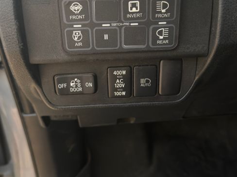 Used 2019 Toyota Tacoma TRD Off-Road w/ TRD Premium Off Road Package AWD/4WD image 10