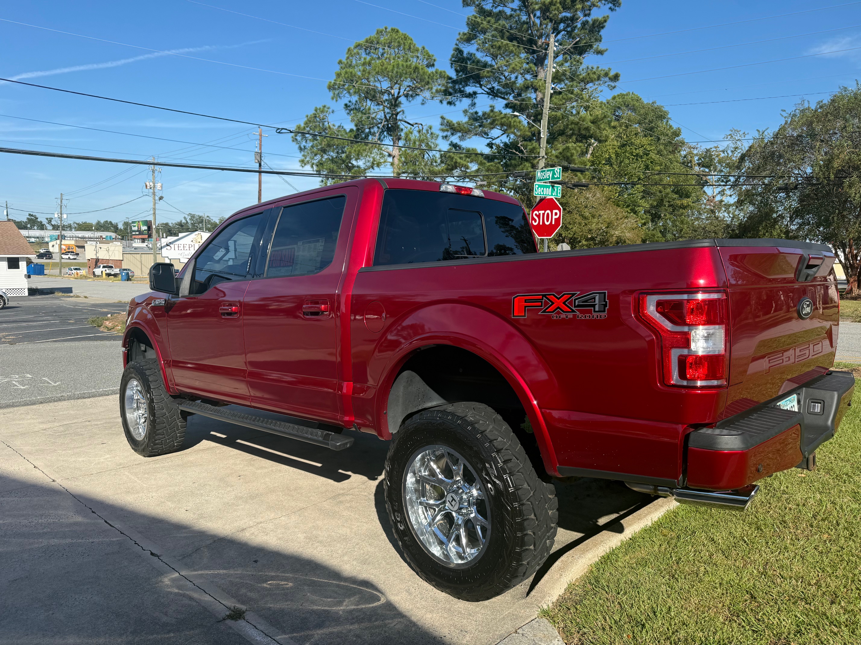 Used 2018 Ford F150 XLT w/ Equipment Group 302A Luxury AWD/4WD image 4