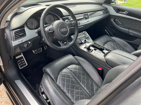 Used 2015 Audi S8 image 6