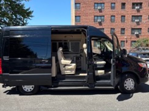 Used 2021 Mercedes-Benz Sprinter 2500 image 11