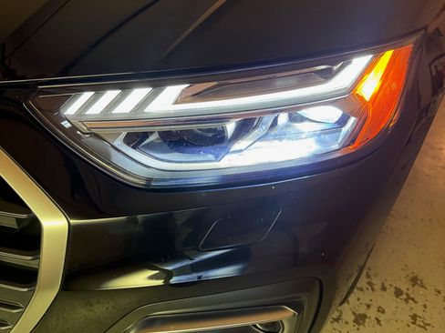 Used 2023 Audi Q5 Prestige w/ Prestige Package image 11