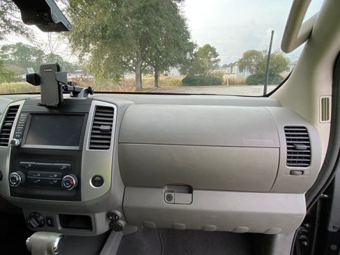 Used 2019 Nissan Frontier SV image 21