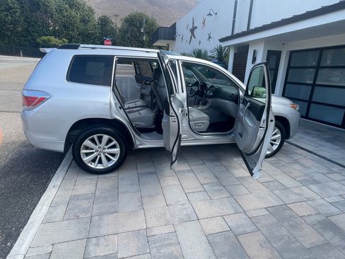 Used 2012 Toyota Highlander Limited AWD/4WD image 9