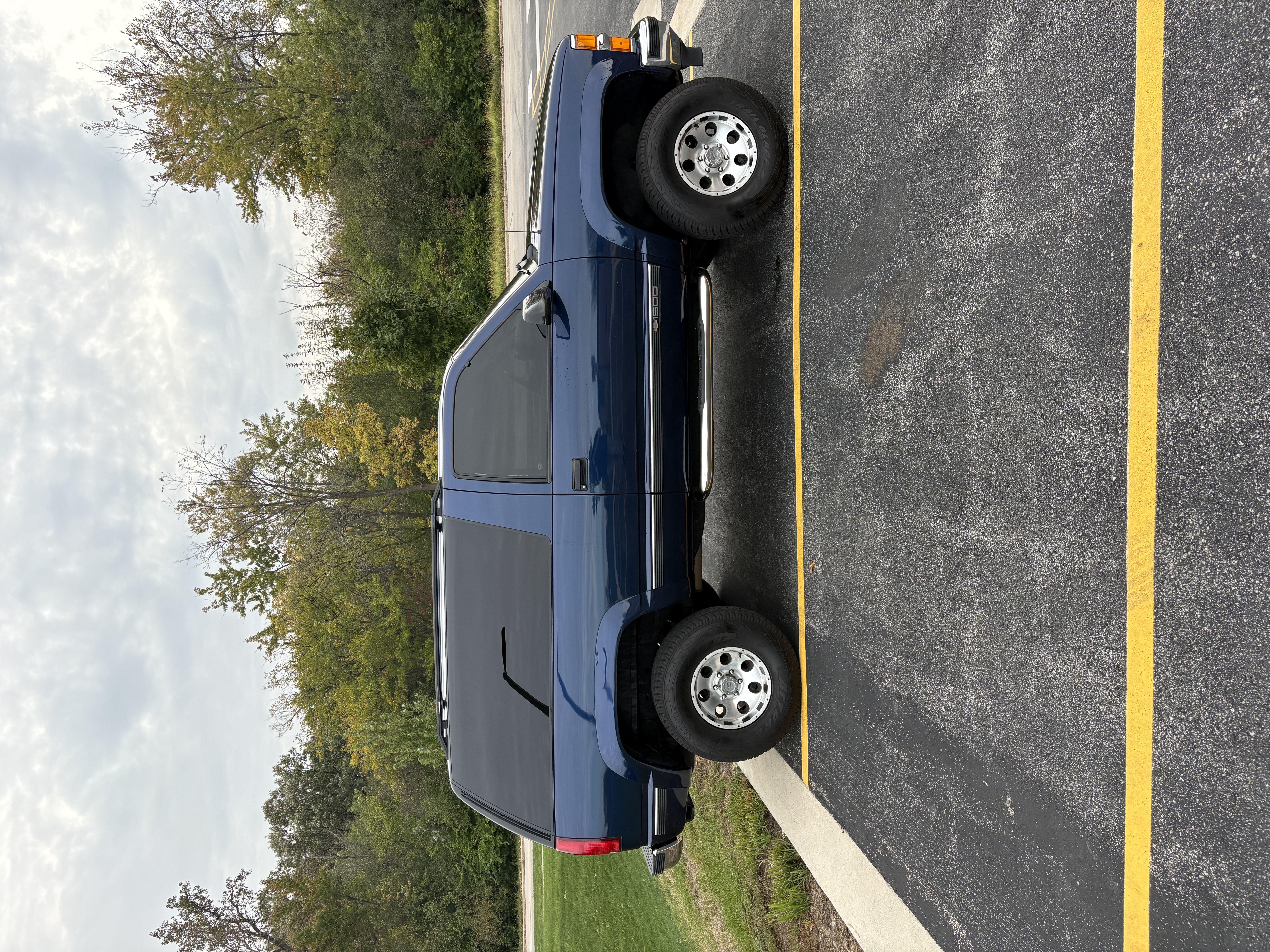 Used 1995 Chevrolet Tahoe 4WD 2-Door image 8