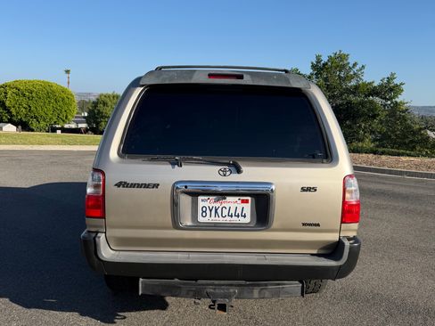 Used 2002 Toyota 4Runner SR5 RWD image 2