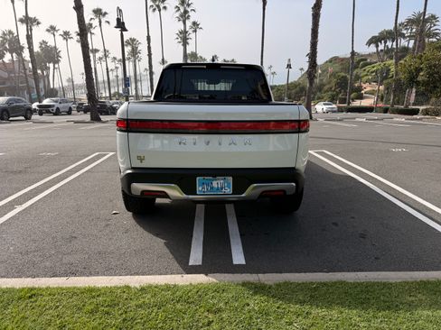 Used 2022 Rivian R1T Launch Edition image 5