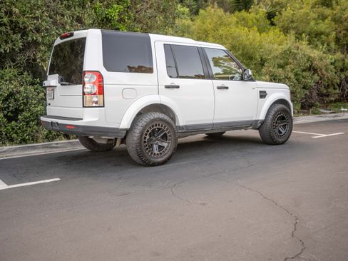 Used 2011 Land Rover LR4 image 6