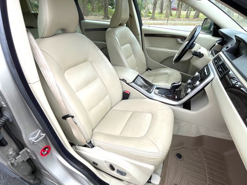 Used 2015 Volvo XC70 T6 Platinum w/ Climate Package image 17