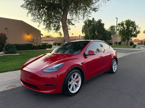 Used 2022 Tesla Model Y Performance image 1