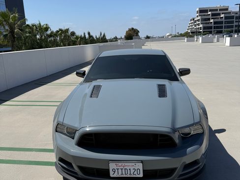 Used 2014 Ford Mustang GT image 2