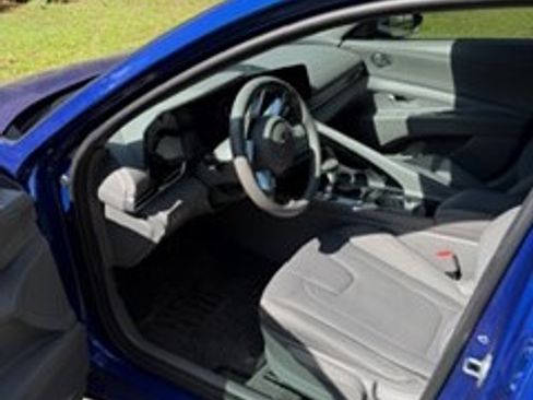Used 2023 Hyundai Elantra SEL w/ Convenience Package FWD image 6