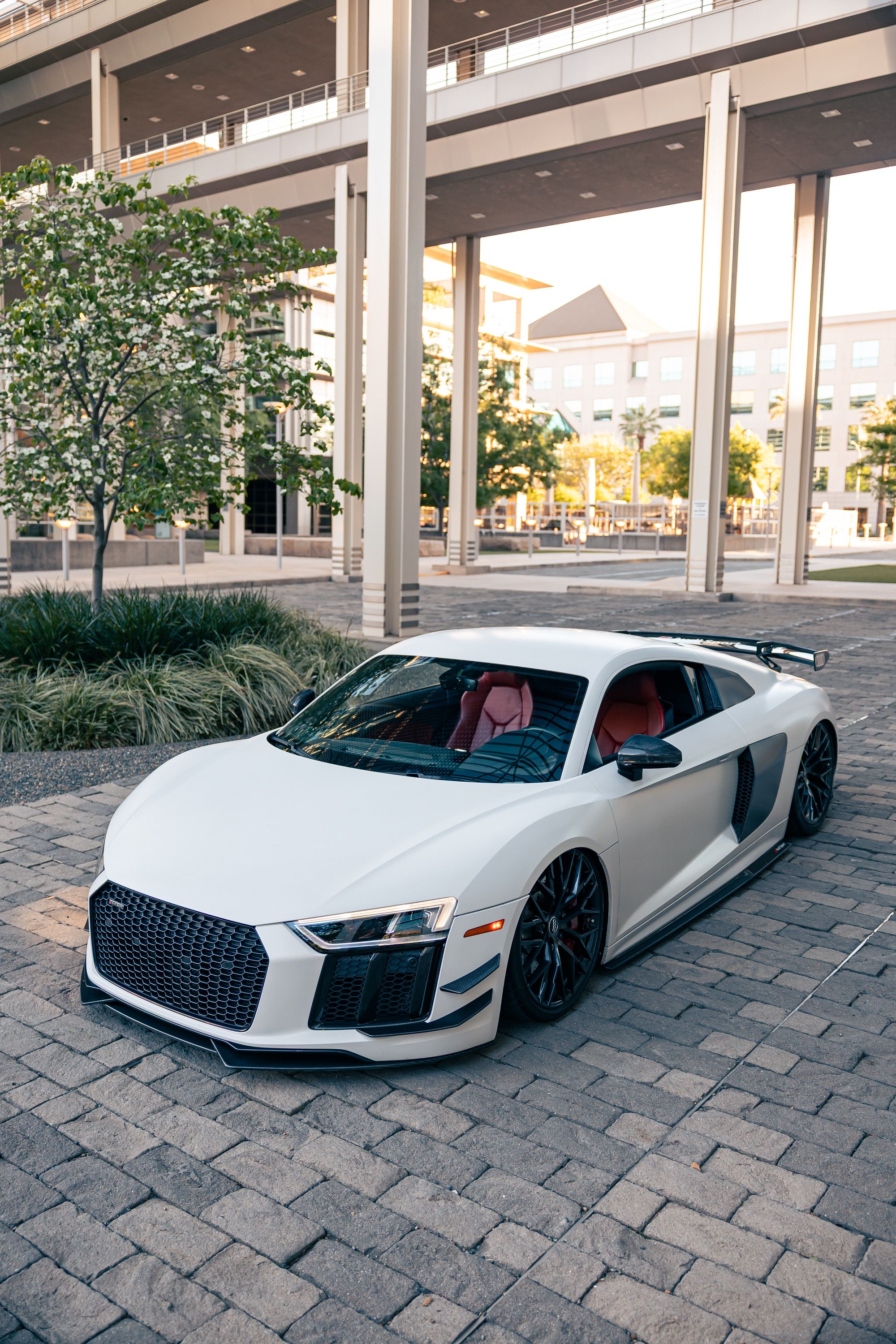 Used 2018 Audi R8 V10 w/ Premium Package RWD image 17