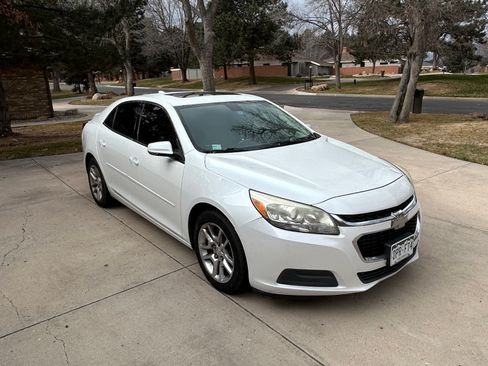Used 2016 Chevrolet Malibu LT image 8