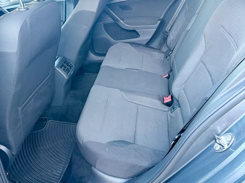 Used 2016 Volkswagen Golf S image 14